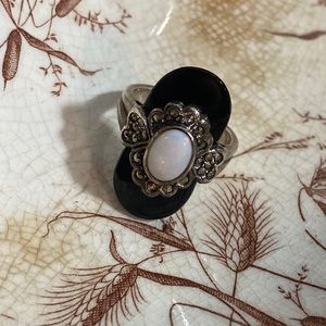 Beautiful, sterling silver, vintage black onyx opal designer ring